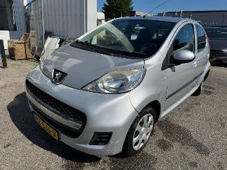 škoda osobní automobily Peugeot 107 Peugeot 107 1.0-12V Urban Move 2011/3