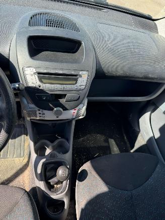 Peugeot 107 Peugeot 107 1.0-12V Urban Move picture 9