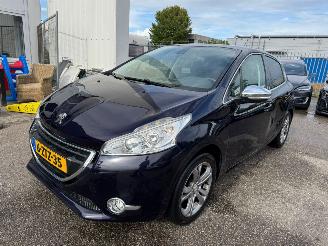 škoda osobní automobily Peugeot 208 1.2 PureTech Allure BJ  2010 142.305 KM 2010/4