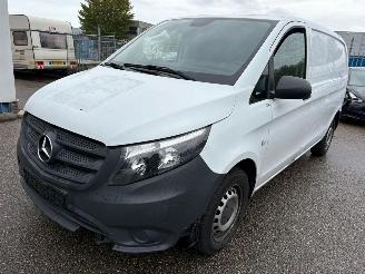 krockskadad bil bedrijf Mercedes Vito 109 CDI Functional Lang 2019/3