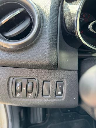 Renault Clio Estate 0.9 TCe Limited picture 13