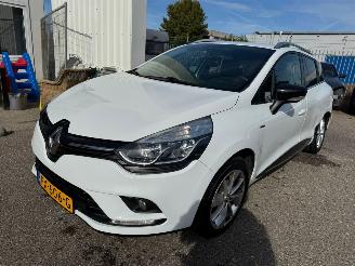 Damaged car Renault Clio Estate 0.9 TCe Limited 2017/10