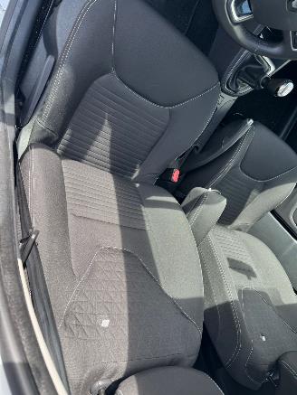 Renault Clio Estate 0.9 TCe Limited picture 9