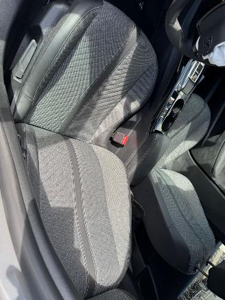 Peugeot 208 Hybrid 100 e-DCS6 Allure AUTOMAAT picture 16