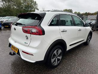 Kia Niro 1.6 GDi Hybrid First Edition picture 5