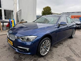 Auto incidentate BMW 3-serie 318i Luxury Edition Automaat 2019/1