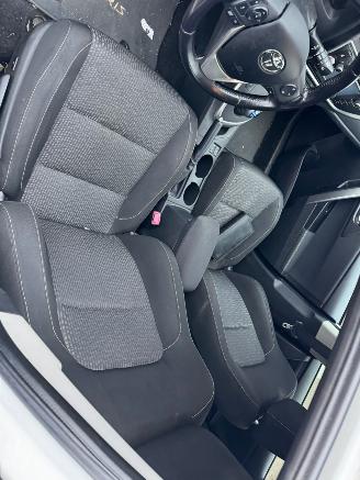 Toyota Auris Touring Sports 1.8 AUTOMAAT Hybrid Lease BJ 2014 326.564 KM picture 19