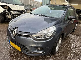 damaged passenger cars Renault Clio Estate 1.2 TCe Intens AUTOMAAT 2017/6