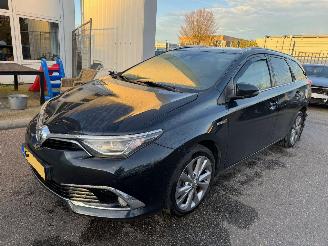 damaged passenger cars Toyota Auris Touring Sports 1.8 Hybrid Lease pro AUTOMAAT 2015/6