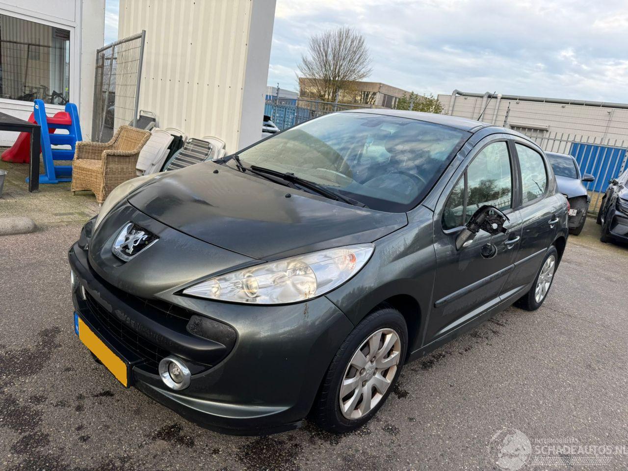 Peugeot 207 1.4-16V XR
