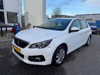 Schadeauto Peugeot 308 1.2 PureTech Blue Lease Active 2020/10