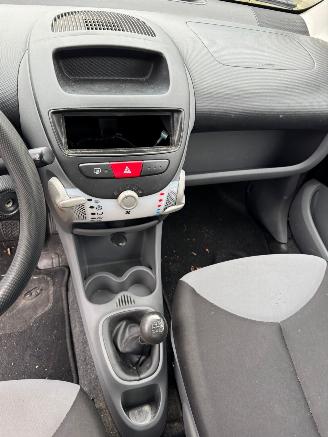 Peugeot 107 1.0-12V XR BJ 2010 147.936 KM picture 12