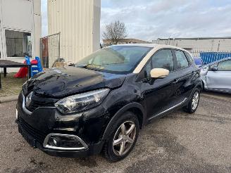 Vaurioauto  passenger cars Renault Captur 1.2 TCe Expression AUTOMAAT 2013/10