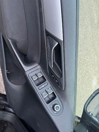 Volkswagen Golf 2.0 TDI Highline picture 18