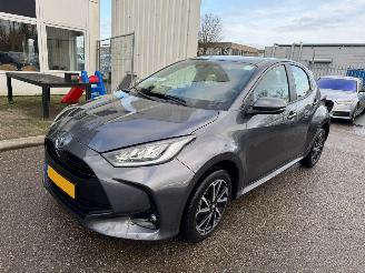 damaged passenger cars Toyota Yaris 1.5 Hybrid Dynamic AUTOMAAT BJ 2023 39.373 KM 2023/10