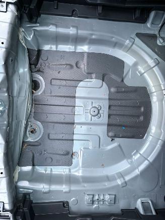 damaged passenger cars Kia Sportage 1.6 T-GDi Hybrid DynamicLine 2022/9