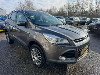 krockskadad bil auto Ford Kuga 1.6 Titanium 4WD AUTOMAAT 2013/3