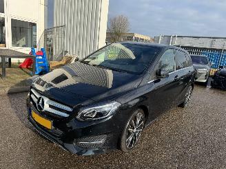 krockskadad bil auto Mercedes B-klasse 180 Ambition 2016/1