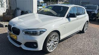 Auto incidentate BMW 1-serie 120i  AUTOMAAT Centennial High Executive 2017/2