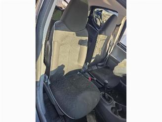 Peugeot 107 107, Hatchback, 2005 / 2014 1.0 12V picture 11