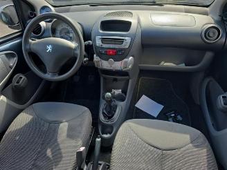 Peugeot 107 107, Hatchback, 2005 / 2014 1.0 12V picture 10