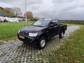 škoda dodávky Mitsubishi L-200 L200 4X4 AIRCO 2015/9