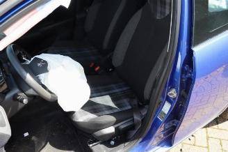 Peugeot 108 108, Hatchback, 2014 1.0 12V VVT-i picture 10