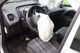 Peugeot 108 108, Hatchback, 2014 1.0 12V VVT-i picture 10