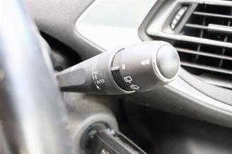 Peugeot 308 308 (L3/L8/LB/LH/LP), Hatchback 5-drs, 2013 / 2021 1.6 BlueHDi 120 picture 22