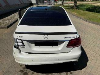 Mercedes E-klasse E-Klasse AMG (W212), Sedan, 2009 / 2016 5.5 E-63 S AMG V8 32V 4-Matic picture 4