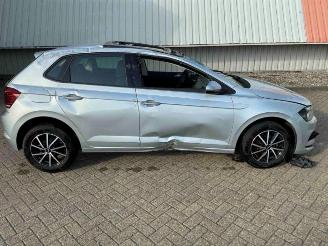 Salvage car Volkswagen Polo Polo VI (AW1), Hatchback 5-drs, 2017 1.0 MPI 12V 2021/7
