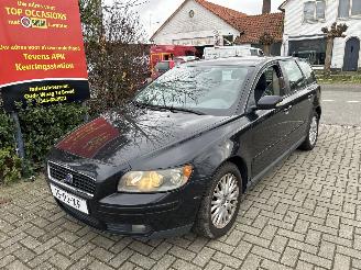 krockskadad bil auto Volvo V-50 2.4 MOMENTUM 2004/7
