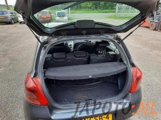 Toyota Yaris Yaris II (P9), Hatchback, 2005 / 2014 1.0 12V VVT-i picture 9