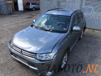 Mitsubishi Outlander Outlander (GF/GG), SUV, 2012 2.0 16V PHEV 4x4 picture 8