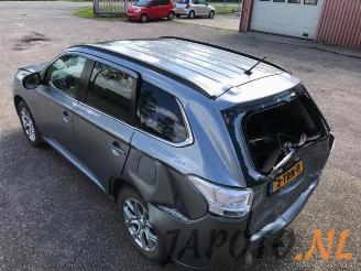 Mitsubishi Outlander Outlander (GF/GG), SUV, 2012 2.0 16V PHEV 4x4 picture 9