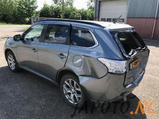 Mitsubishi Outlander Outlander (GF/GG), SUV, 2012 2.0 16V PHEV 4x4 picture 3