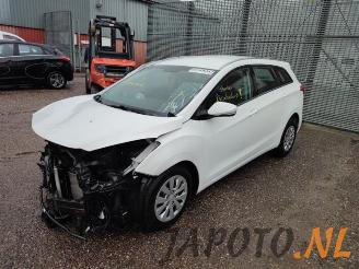 demontáž osobní automobily Hyundai I-30 i30 Wagon (GDHF5), Combi, 2012 1.6 CRDi Blue Drive 16V VGT 2015/11