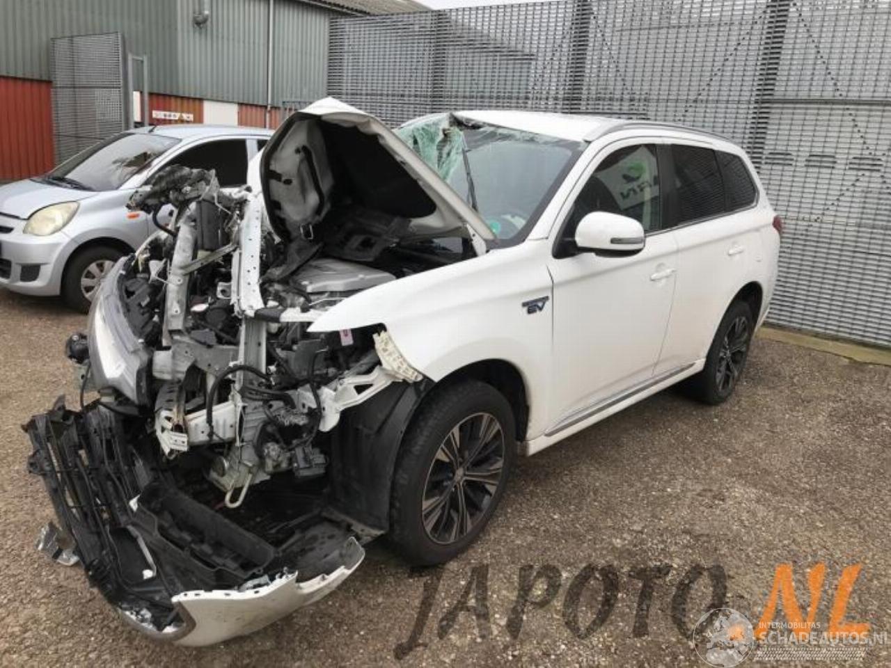 Mitsubishi Outlander Outlander (GF/GG), SUV, 2012 / 2022 2.0 16V PHEV 4x4