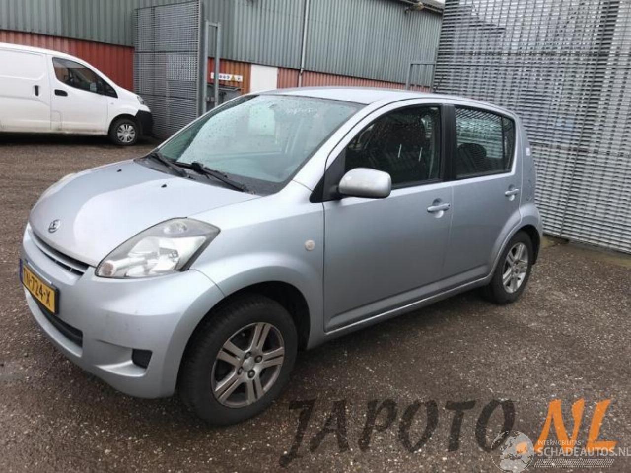 Daihatsu Sirion Sirion 2 (M3), Hatchback, 2005 1.3 16V DVVT