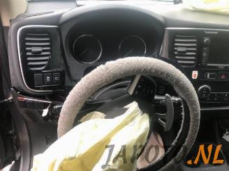 Mitsubishi Outlander Outlander (GF/GG), SUV, 2012 2.0 16V PHEV 4x4 picture 13