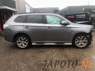 Mitsubishi Outlander Outlander (GF/GG), SUV, 2012 2.0 16V PHEV 4x4 picture 4