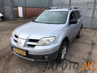 demontáž osobní automobily Mitsubishi Outlander Outlander (CU), SUV, 2001 / 2007 2.0 16V 4x2 2006/12