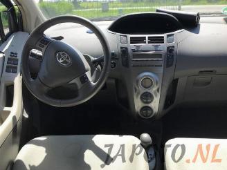 Toyota Yaris Yaris II (P9), Hatchback, 2005 / 2014 1.33 16V Dual VVT-I picture 7