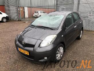 demontáž osobní automobily Toyota Yaris Yaris II (P9), Hatchback, 2005 / 2014 1.33 16V Dual VVT-I 2010/4