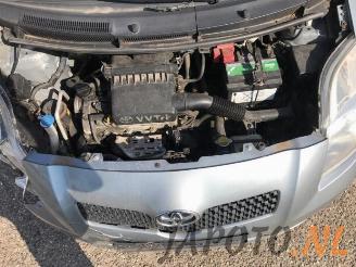 Toyota Yaris Yaris II (P9), Hatchback, 2005 / 2014 1.3 16V VVT-i picture 12