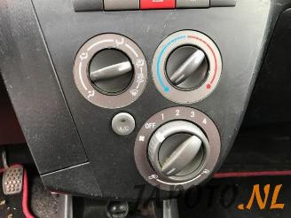 Daihatsu Cuore Cuore (L251/271/276), Hatchback, 2003 1.0 12V DVVT picture 14