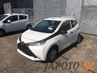 Coche siniestrado Toyota Aygo Aygo (B40), Hatchback, 2014 1.0 12V VVT-i 2017/11