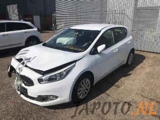 demontáž osobní automobily Kia Cee d Cee'd (JDB5), Hatchback 5-drs, 2012 / 2018 1.6 GDI 16V 2015/4