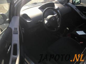 Toyota Yaris Yaris II (P9), Hatchback, 2005 / 2014 1.3 16V VVT-i picture 11