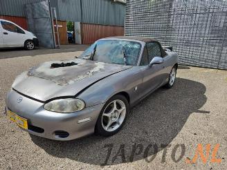Salvage car Mazda MX-5 MX-5 (NB18/35/8C), Cabrio, 1998 / 2005 1.6i 16V 2002/7